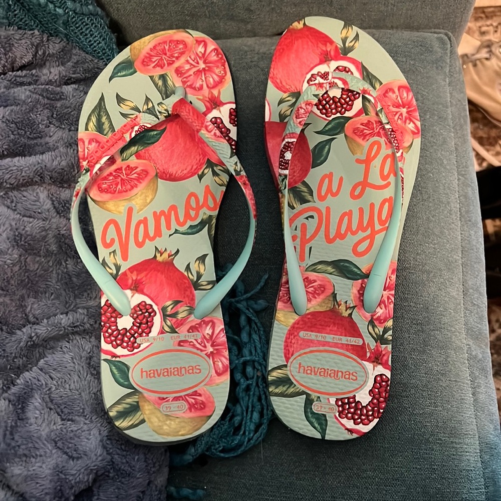 ***SOLD*** - HAVAIANAS Pomegranate Designed Flip flops